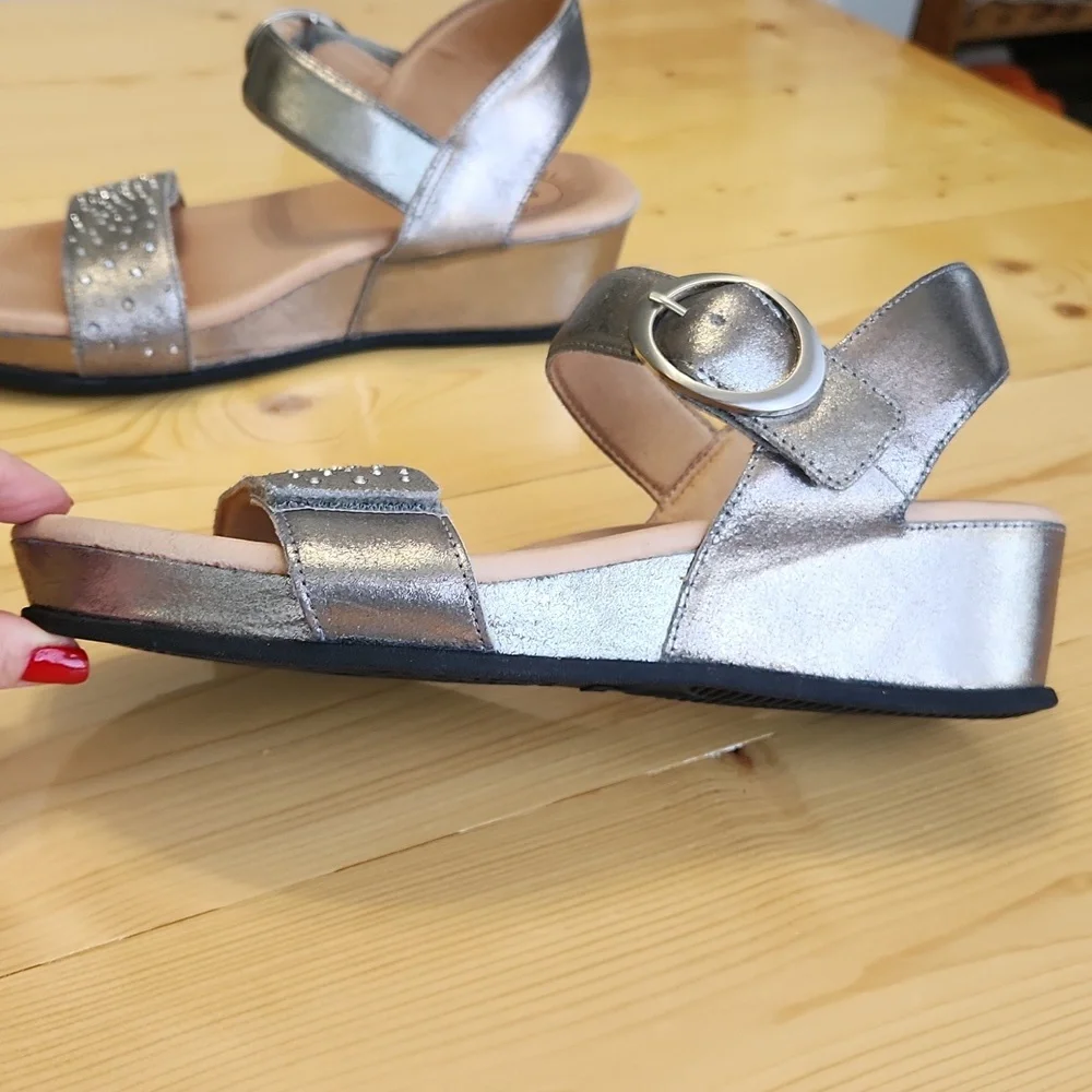 Brioso Huntley Sandals Comfort Metallic Covered Wedge in Pewter Size 9.5 - Picture 4 of 17